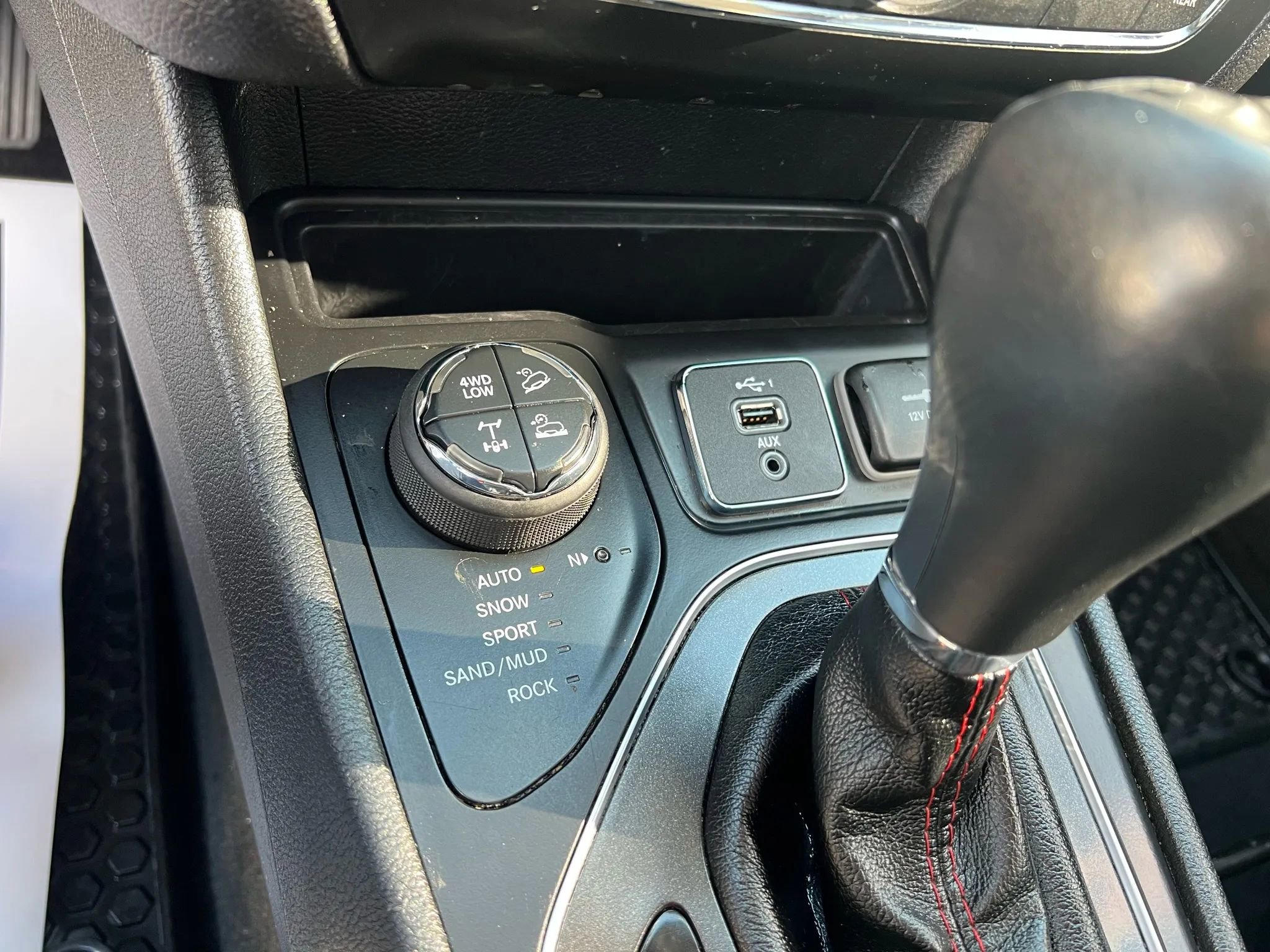 Used 2020 Jeep Cherokee Trailhawk w/ Cold Weather Group image 14