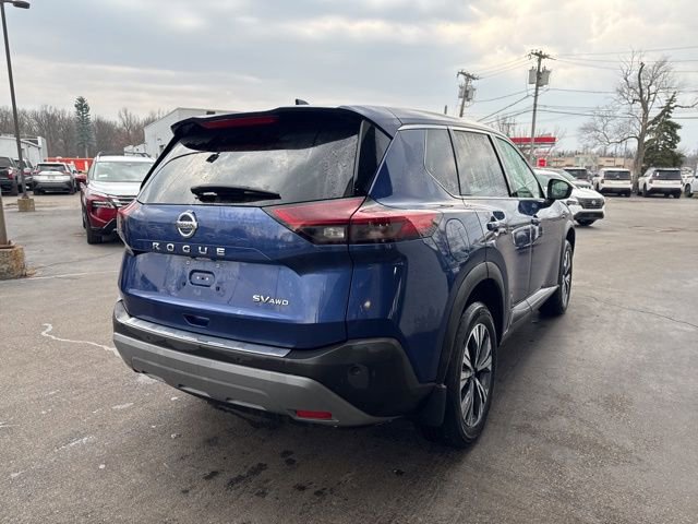 Used 2021 Nissan Rogue SV image 2