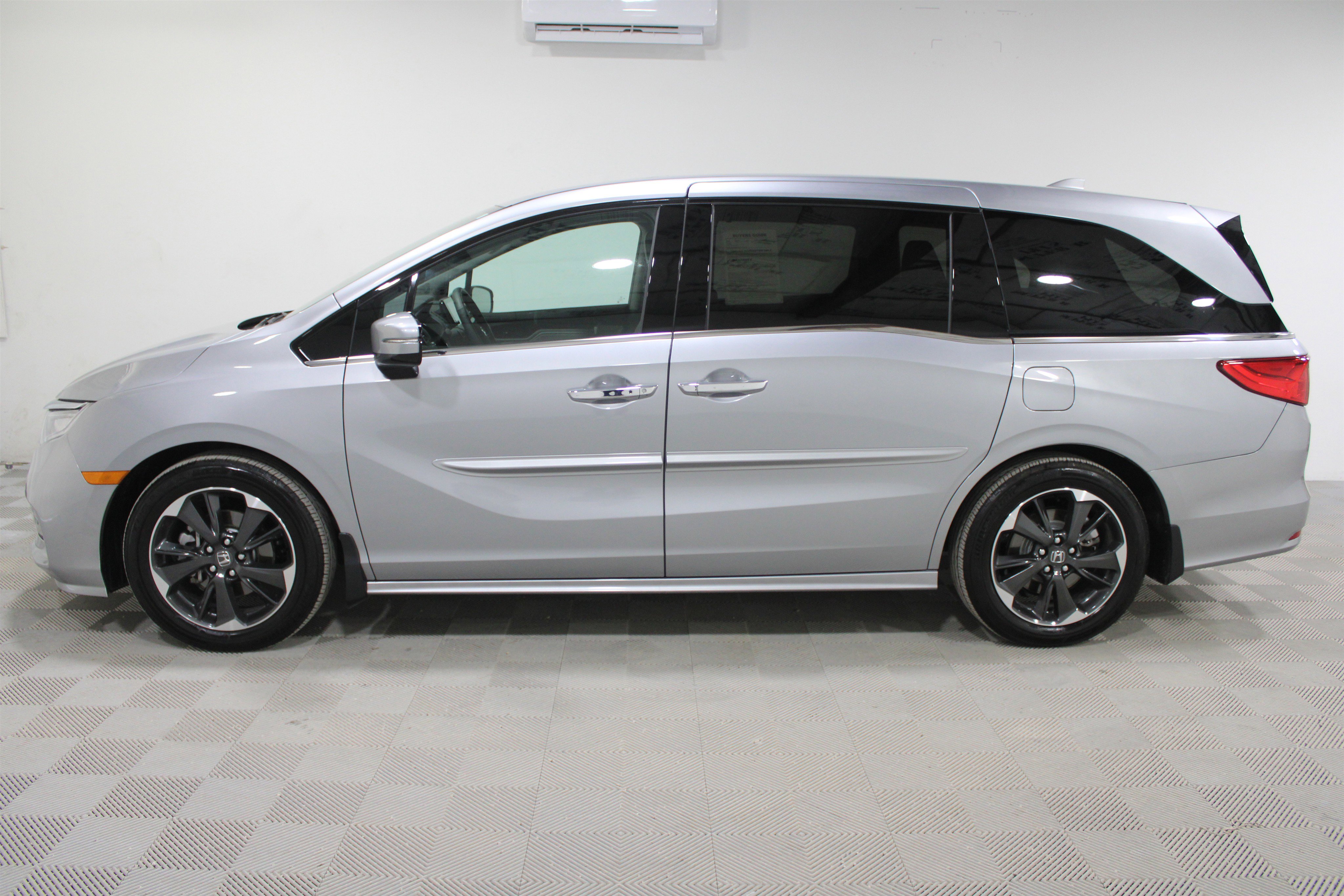 Used 2024 Honda Odyssey Elite image 32