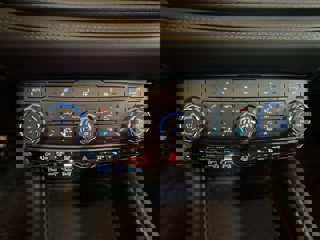 Used 2021 Dodge Durango SXT image 17