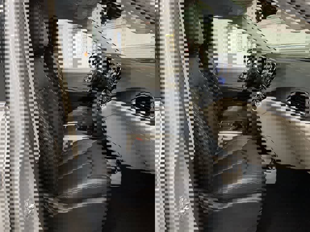 Used 2024 Chrysler Pacifica Touring-L image 18