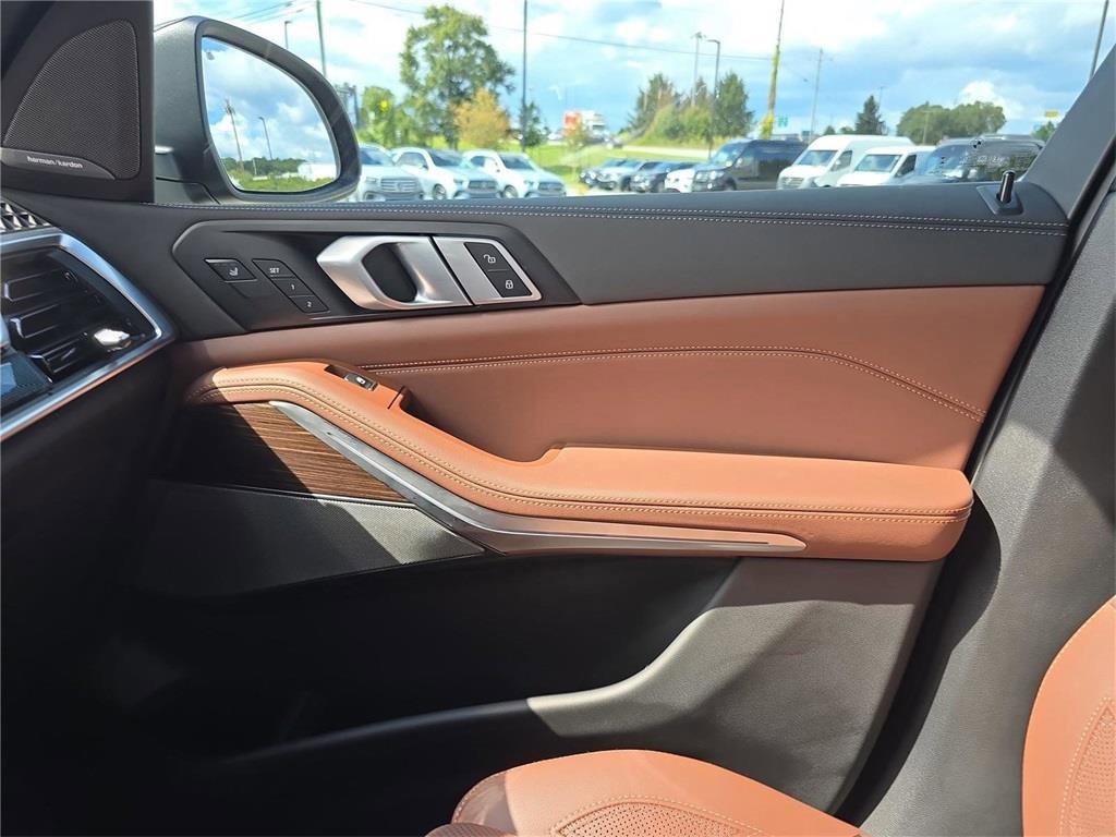 Used 2025 BMW X5 xDrive40i w/ Climate Comfort Package image 26