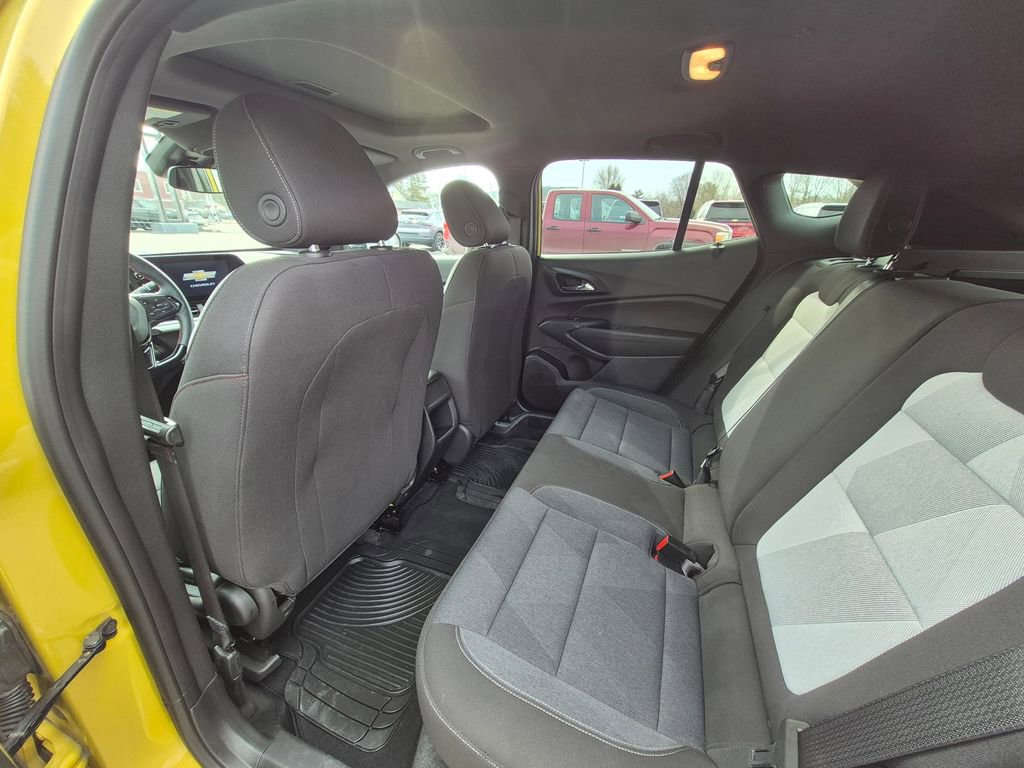 Used 2024 Chevrolet Trax RS w/ Sunroof Package image 19