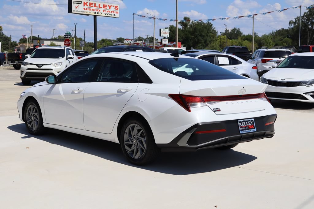 Used 2024 Hyundai Elantra SEL FWD image 7