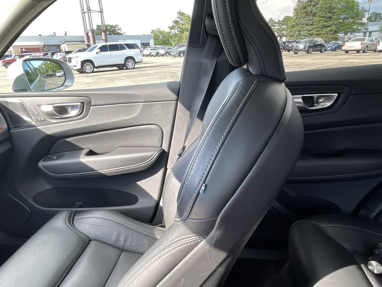 Used 2023 Volvo XC60 B5 Ultimate AWD/4WD image 12