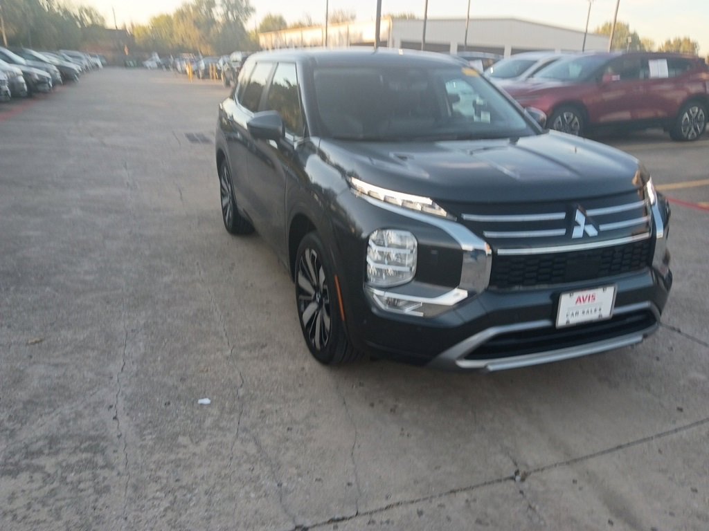 Used 2025 Mitsubishi Outlander SE image 6
