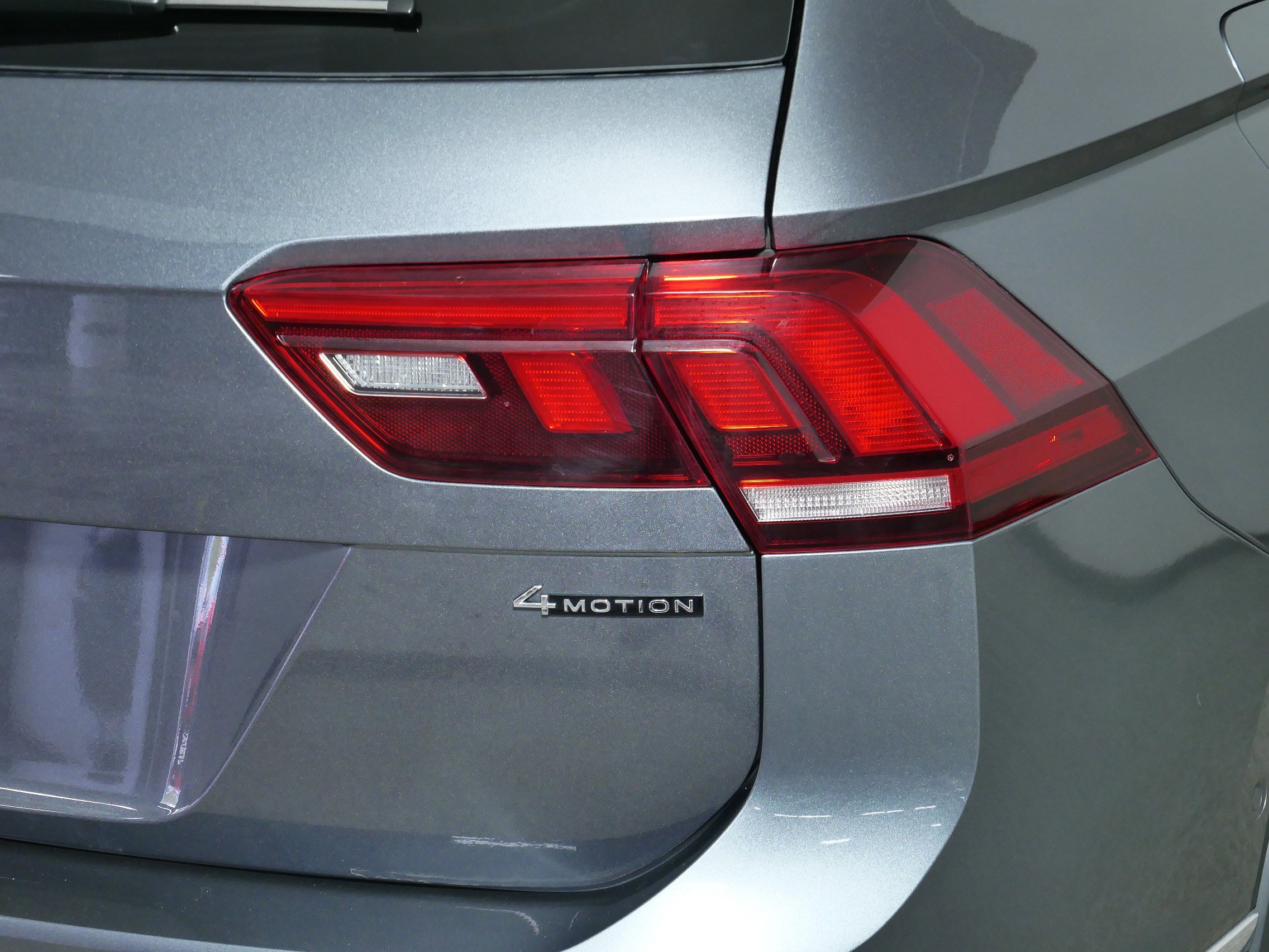 Used 2023 Volkswagen Tiguan SEL R-Line image 17