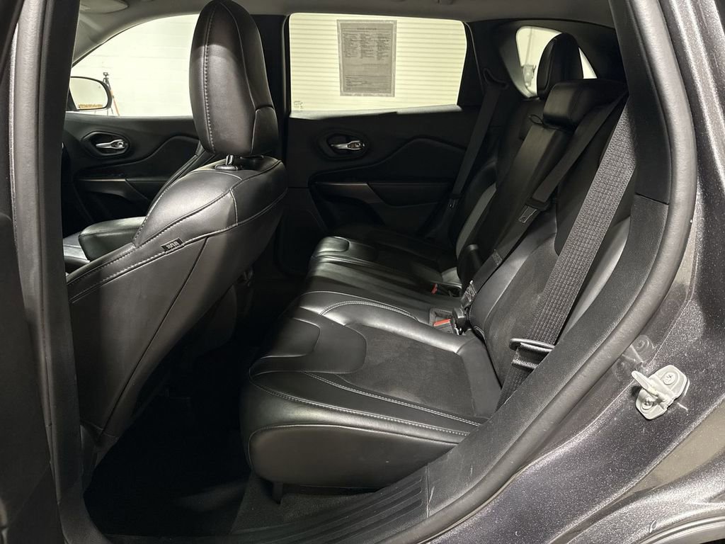 Used 2020 Jeep Cherokee Latitude Plus image 22