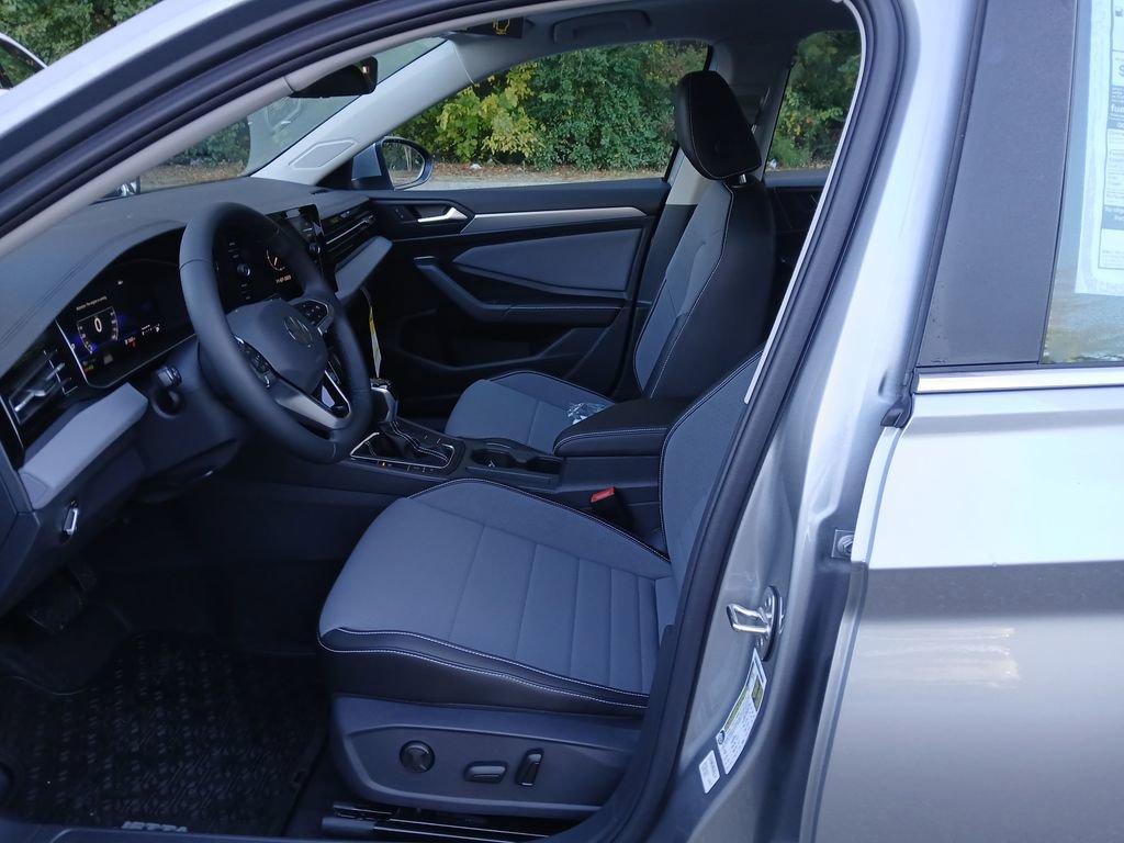New 2026 Volkswagen Jetta SE image 9