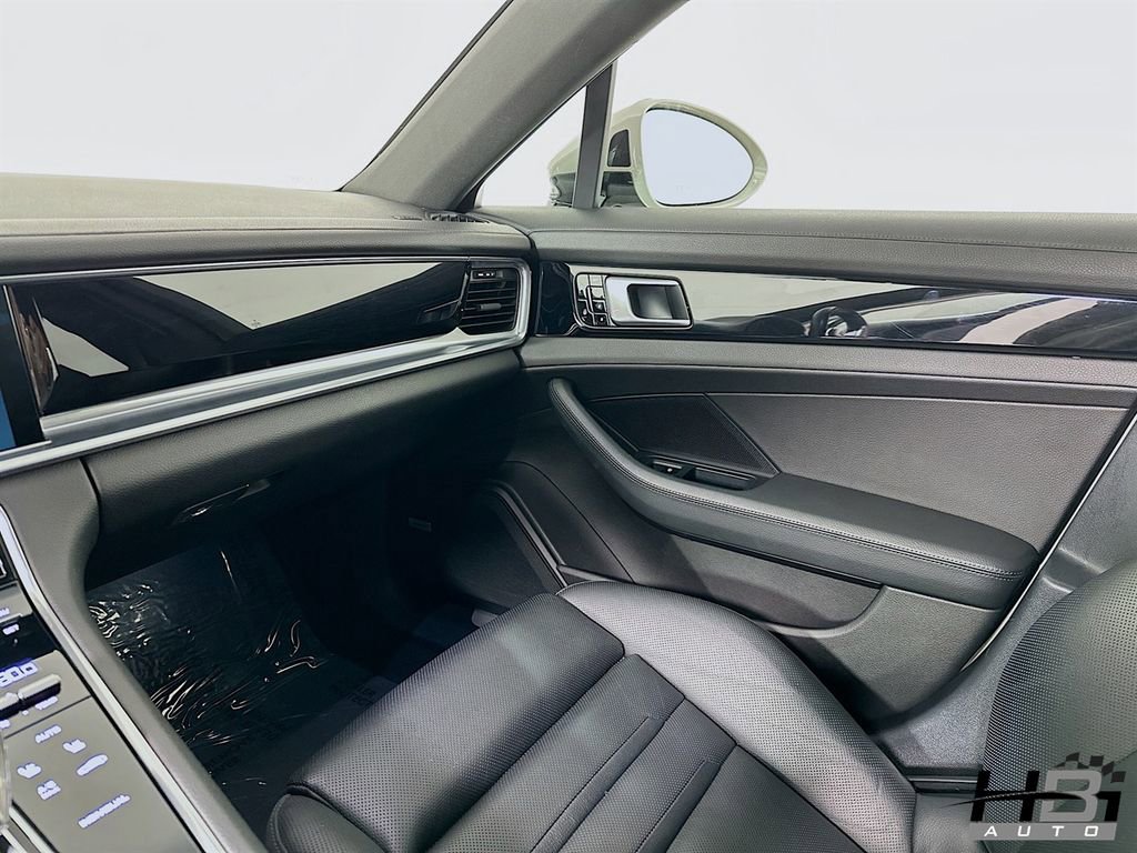Used 2018 Porsche Panamera 4 image 17