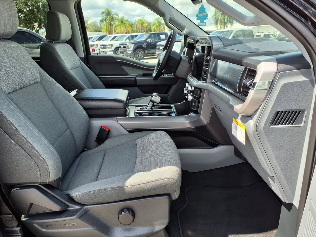 Used 2023 Ford F150 Lightning XLT AWD/4WD image 13