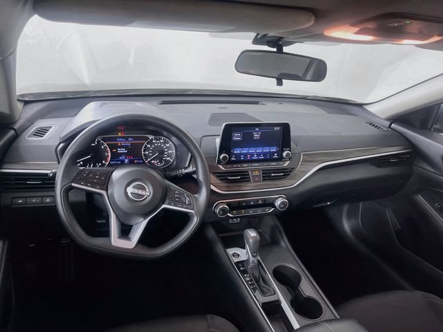 Used 2025 Nissan Altima 2.5 SV FWD image 22