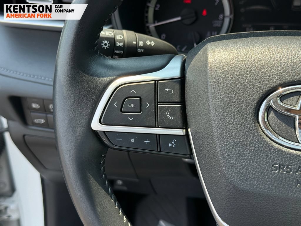 Used 2025 Toyota Highlander LE AWD/4WD image 16