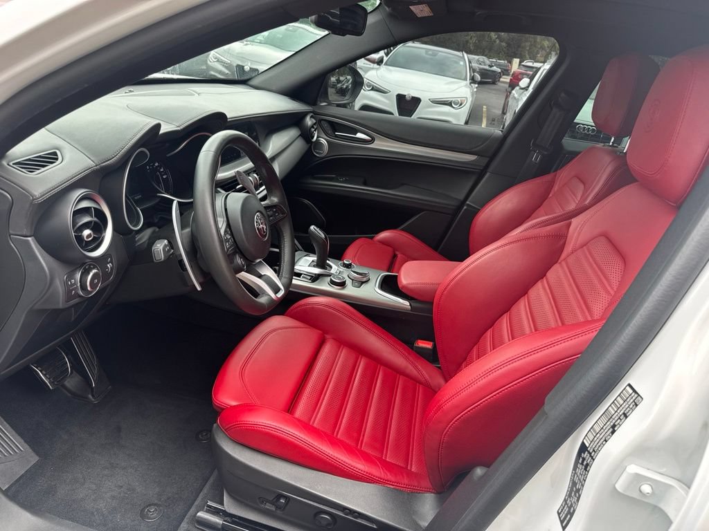 Used 2023 Alfa Romeo Stelvio Veloce AWD/4WD image 27