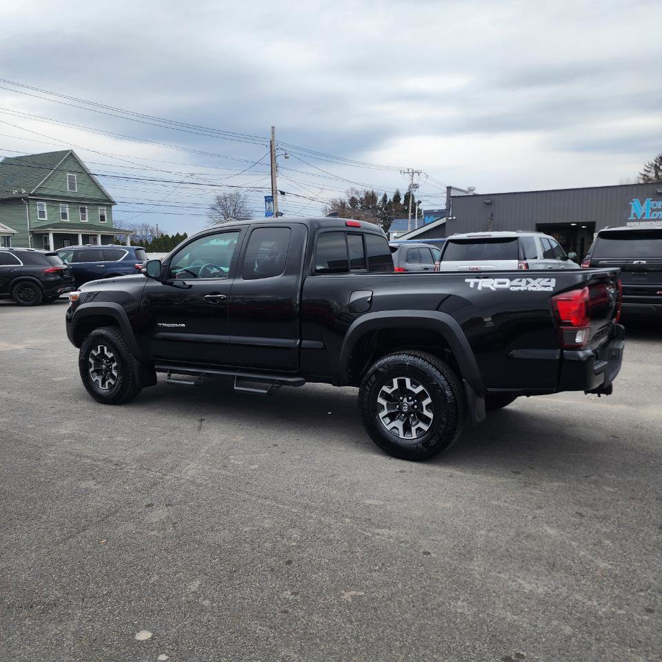 Used 2016 Toyota Tacoma TRD Off-Road w/ Premium & Technology Package image 4