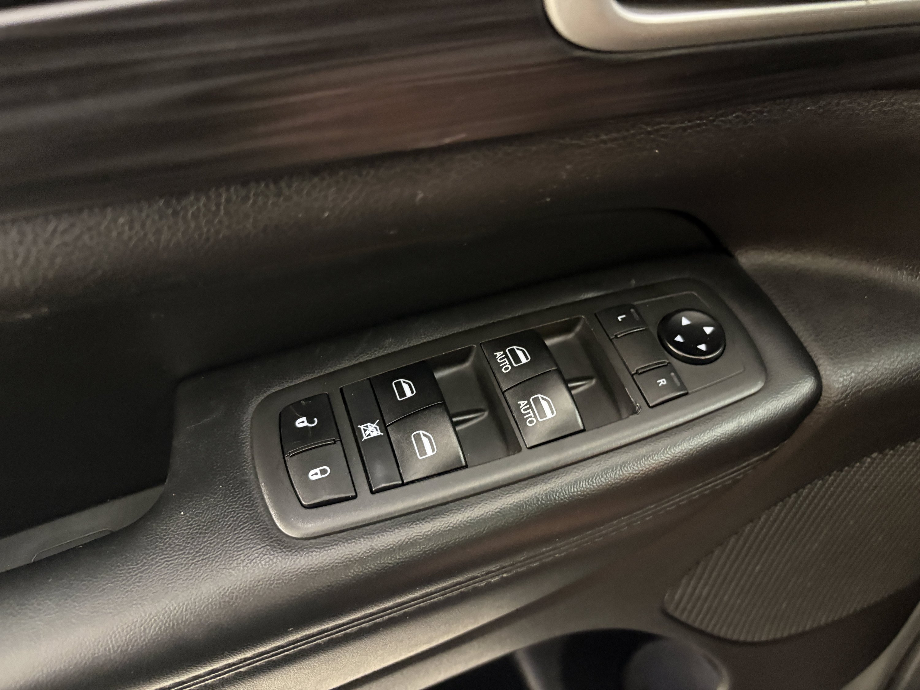 Used 2021 Jeep Grand Cherokee Laredo X AWD/4WD image 24