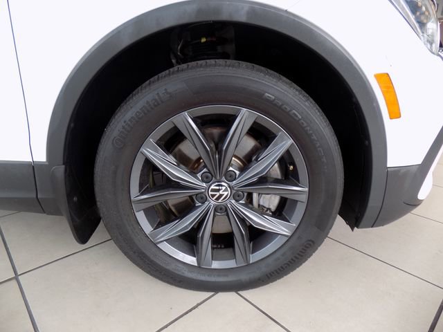 Used 2022 Volkswagen Tiguan SE AWD/4WD image 10