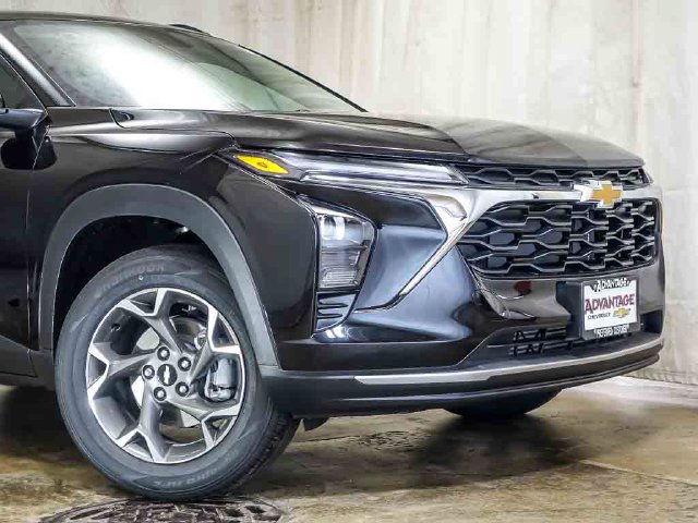 New 2026 Chevrolet Trax LT w/ LT Convenience Package FWD image 3
