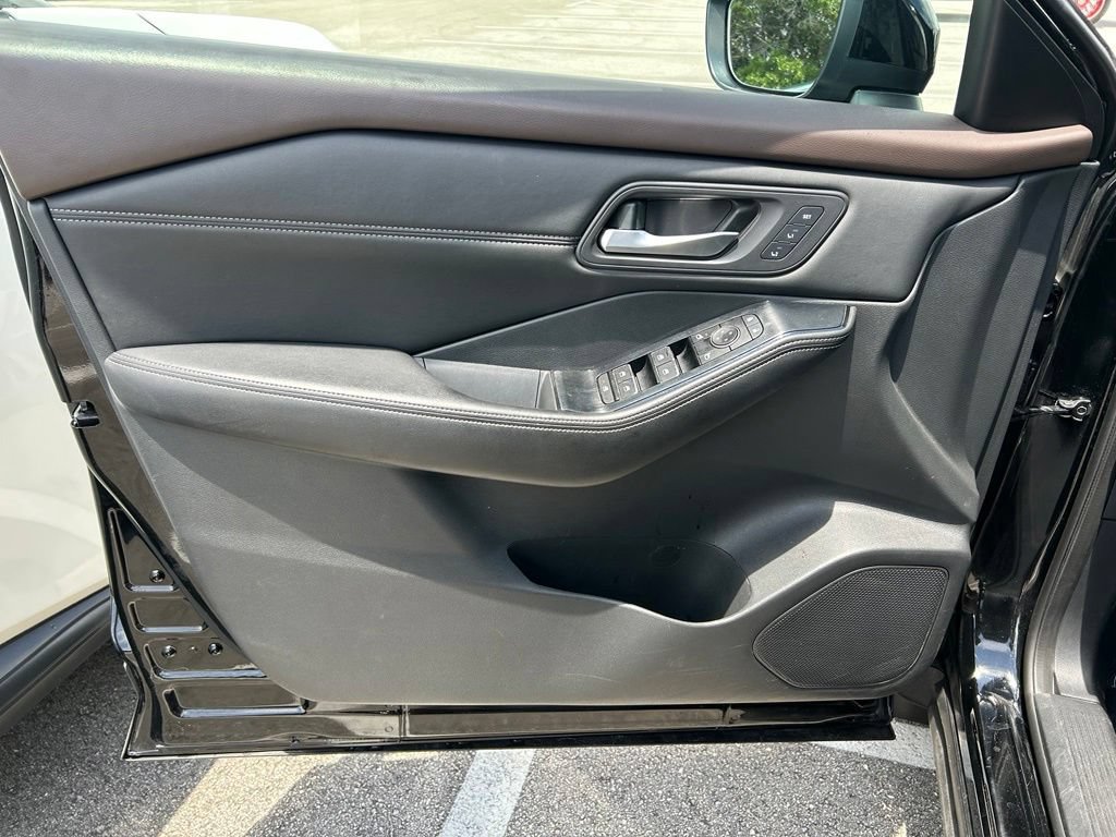 Used 2023 Nissan Rogue SL w/ SL Premium Package FWD image 18