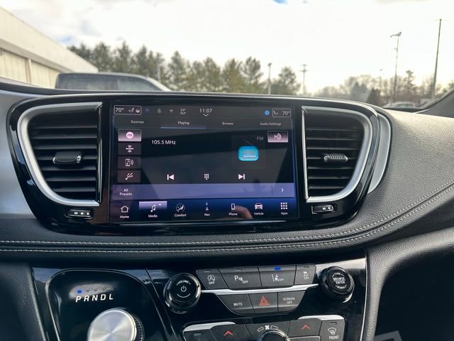 Used 2025 Chrysler Pacifica Limited FWD image 34