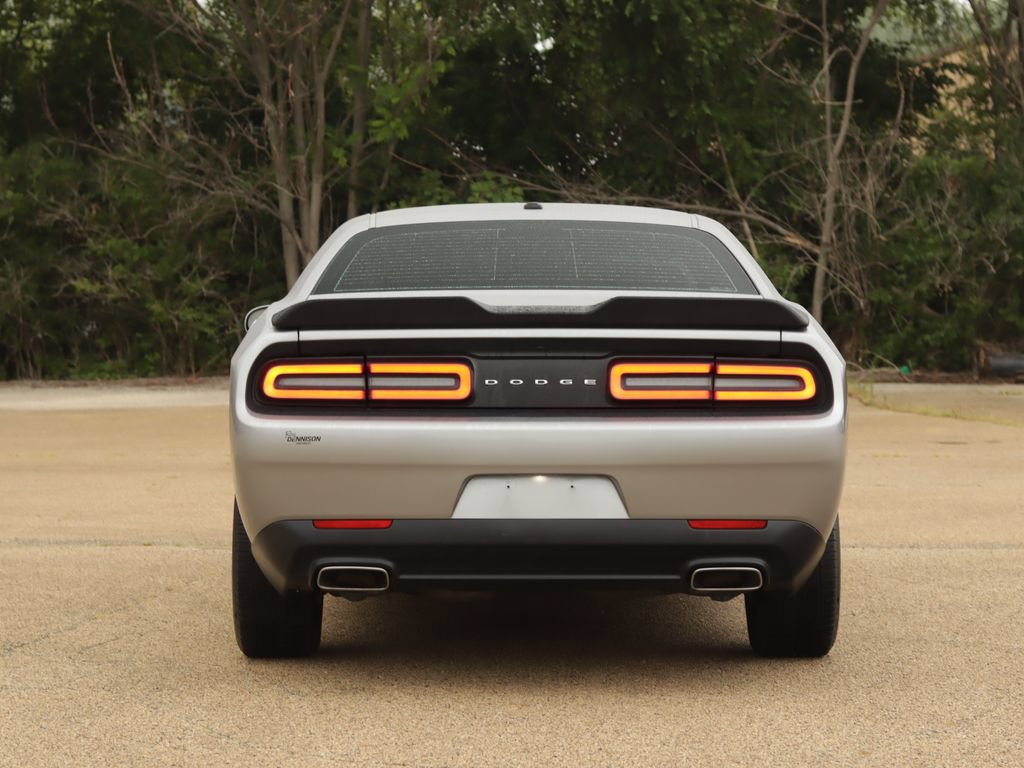 Used 2016 Dodge Challenger SXT RWD image 6