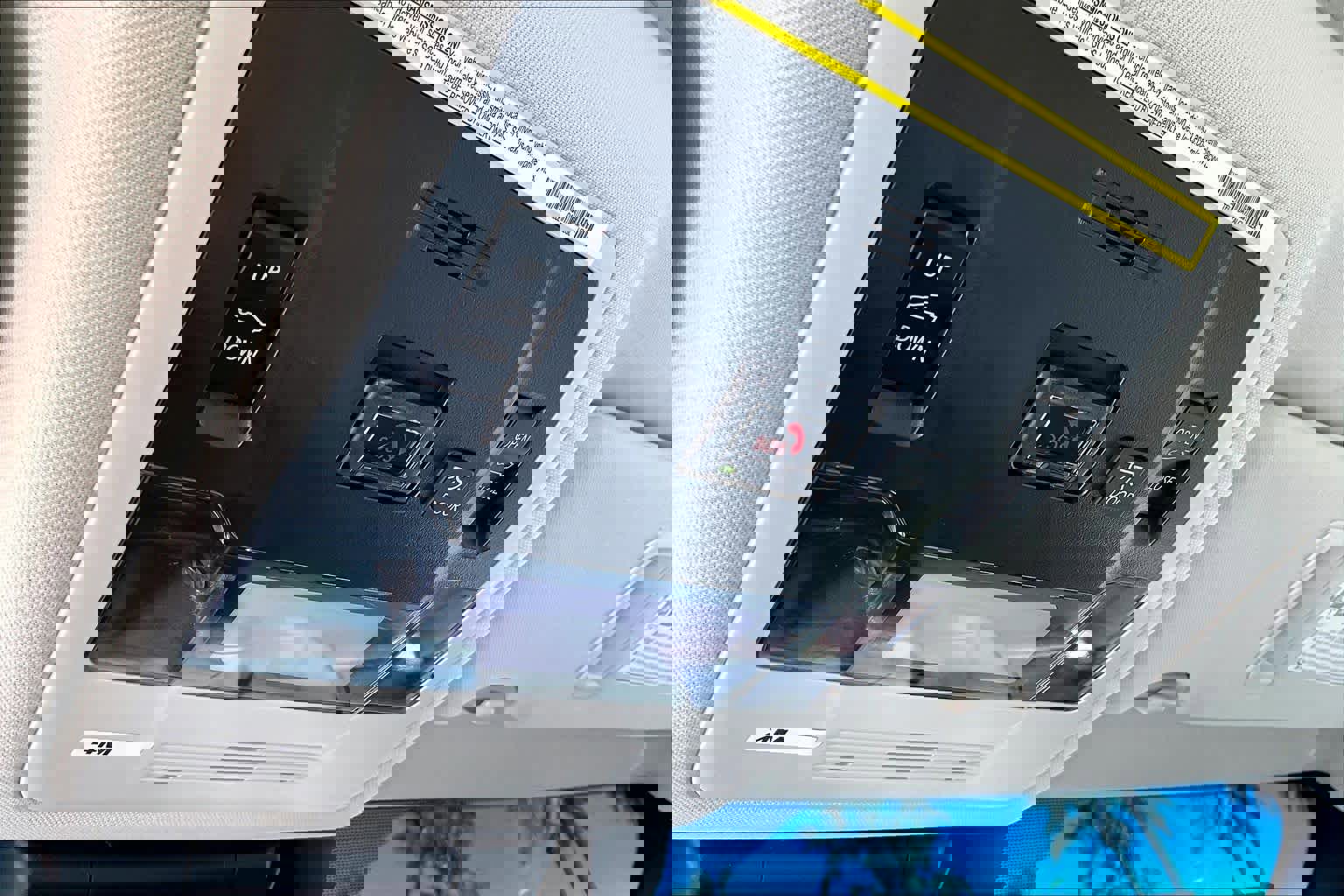 Certified 2025 Lexus ES 300h w/ Premium Package image 33