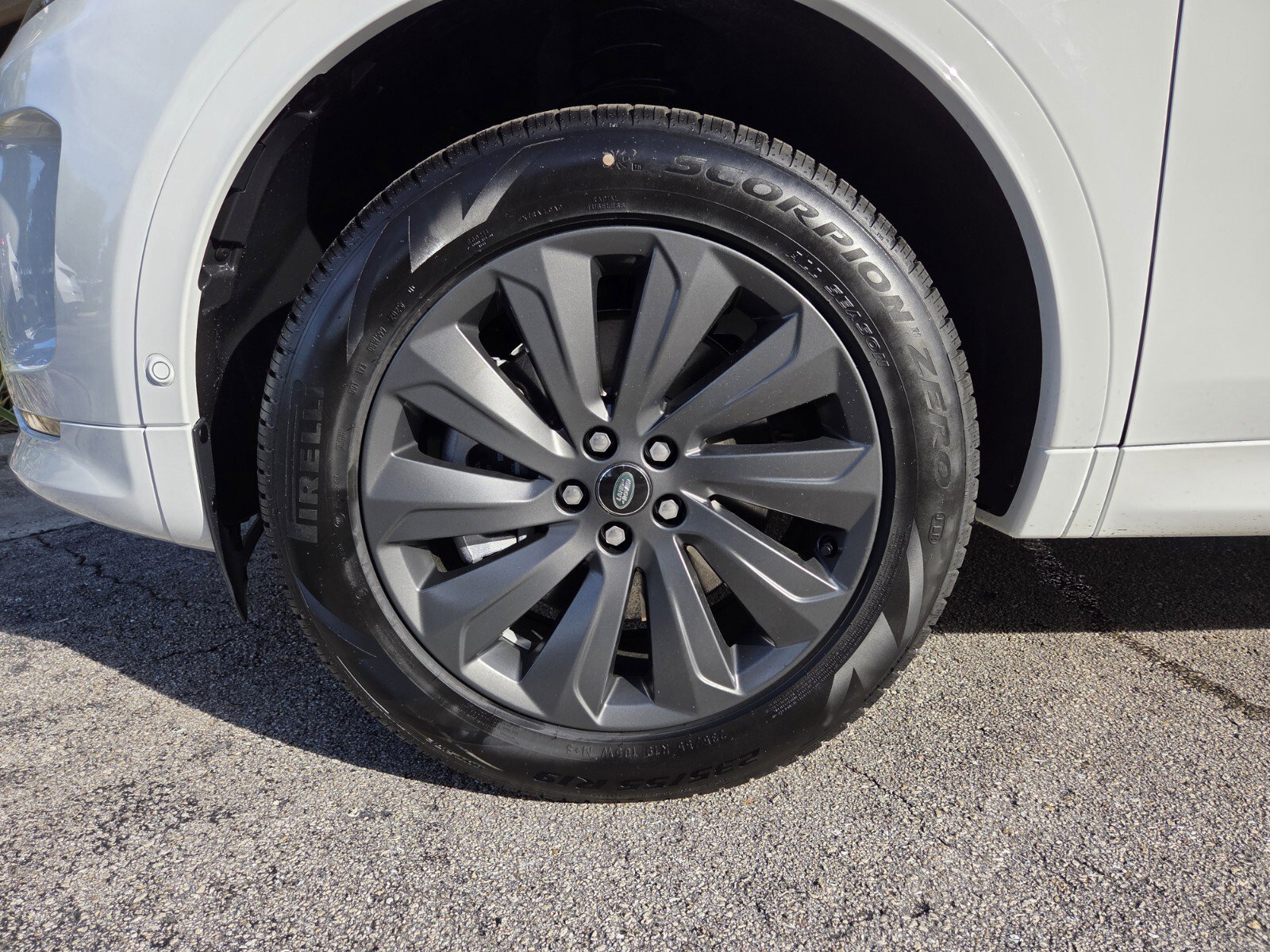 New 2025 Land Rover Discovery Sport S AWD/4WD image 9