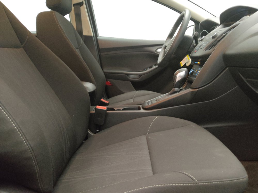 Used 2018 Ford Focus SE FWD image 21