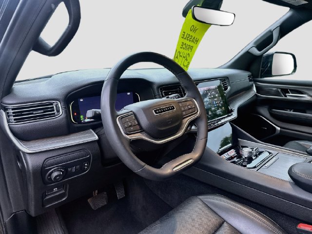 Used 2024 Jeep Wagoneer Series III AWD/4WD image 9