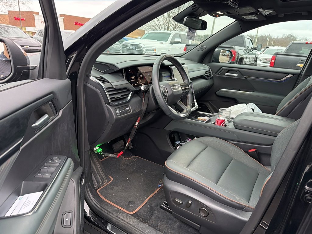 Used 2024 GMC Acadia AT4 w/ Luxury Package image 8