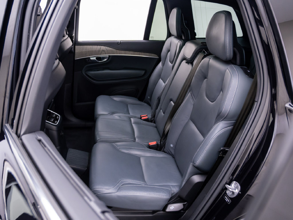 Used 2024 Volvo XC90 T8 Ultimate w/ Protection Package Premier AWD/4WD image 19