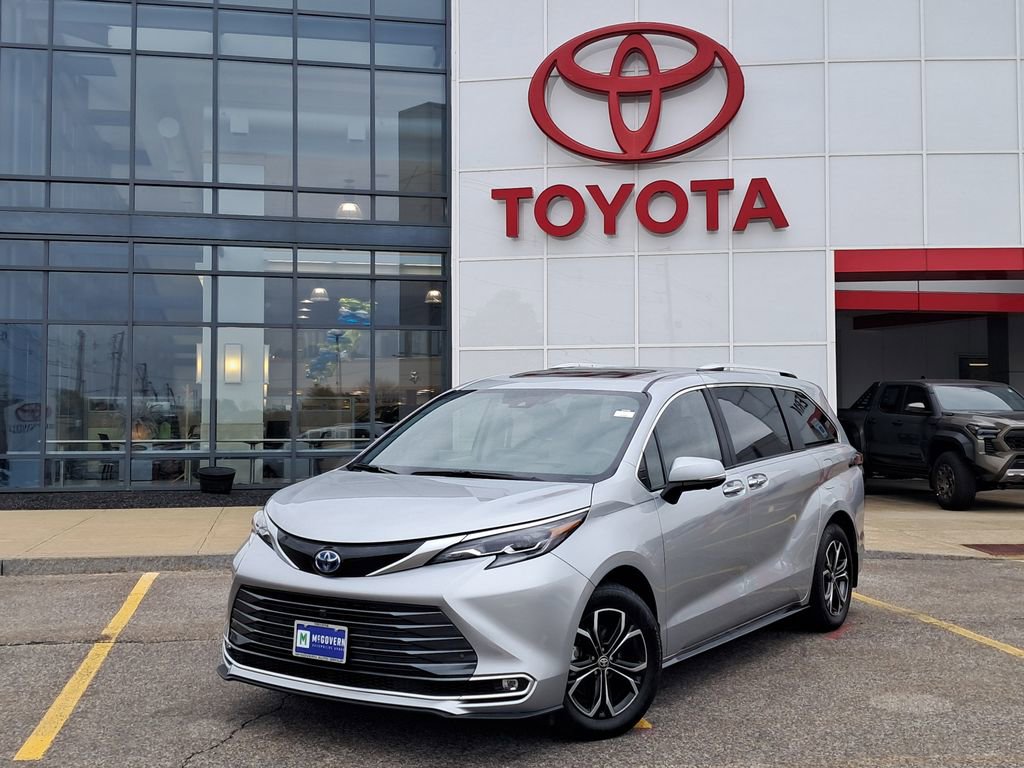 Used 2025 Toyota Sienna Platinum AWD/4WD video 1