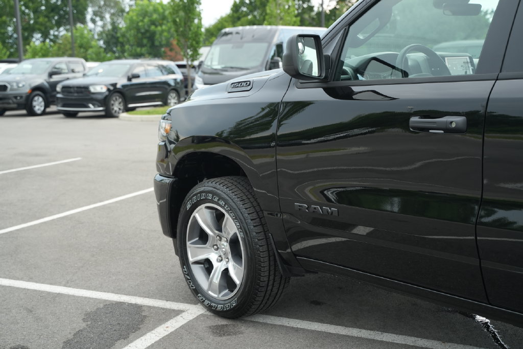 New 2026 RAM 1500 Express AWD/4WD image 39