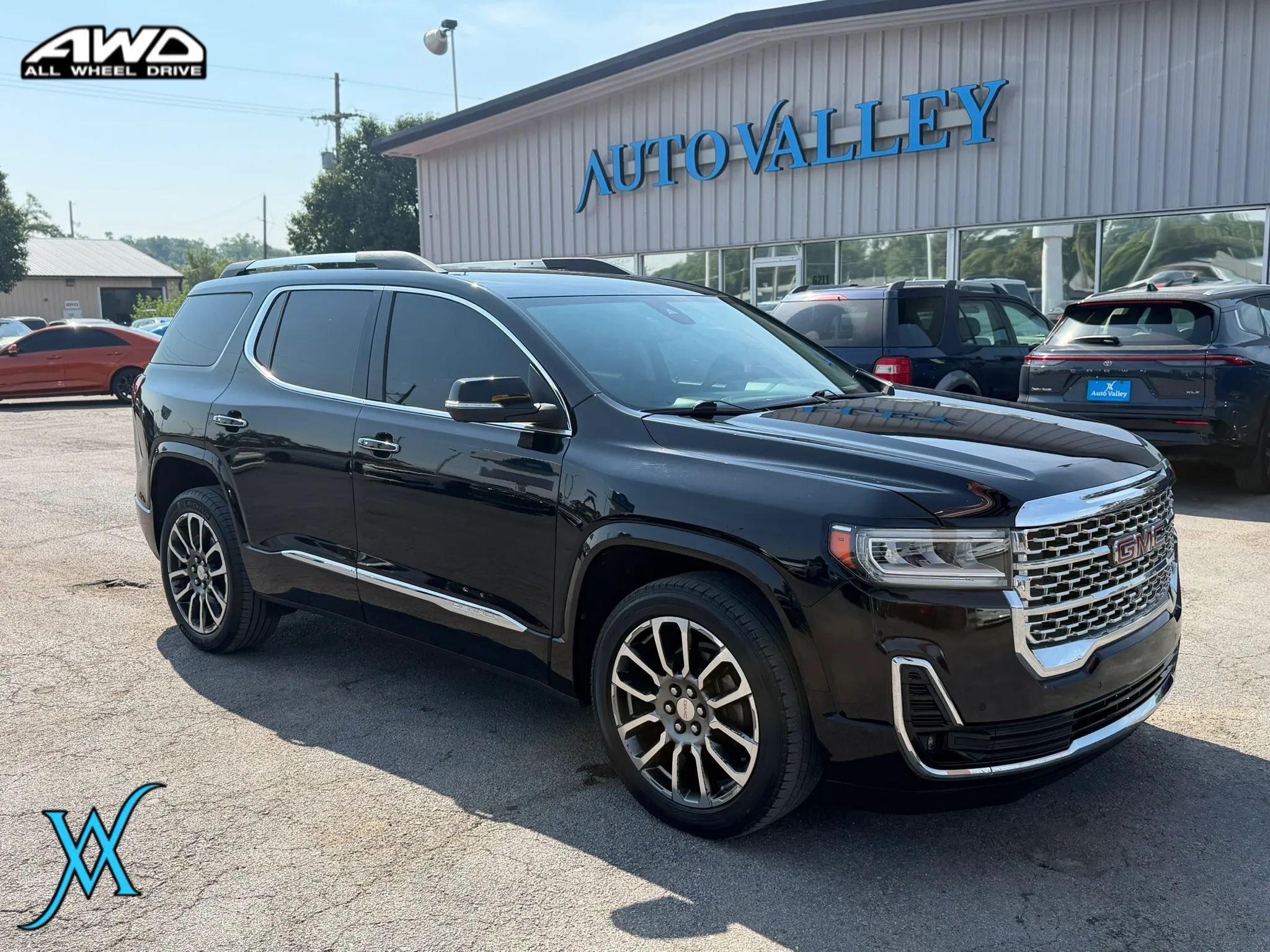 Used 2020 GMC Acadia Denali w/ Technology Package AWD/4WD image 1