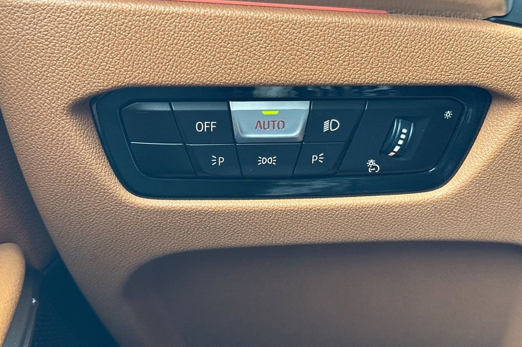 Used 2022 BMW 330i Sedan w/ Driving Assistance Package image 30