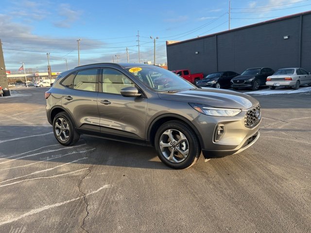 Used 2025 Ford Escape ST-Line Select image 2