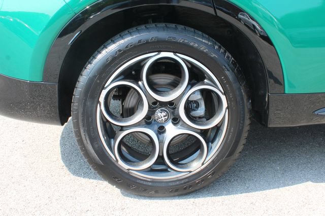 Used 2025 Alfa Romeo Tonale w/ Premium Package AWD/4WD image 37