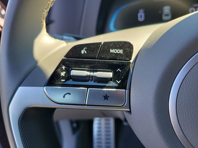 Used 2025 Hyundai Elantra Sport image 22