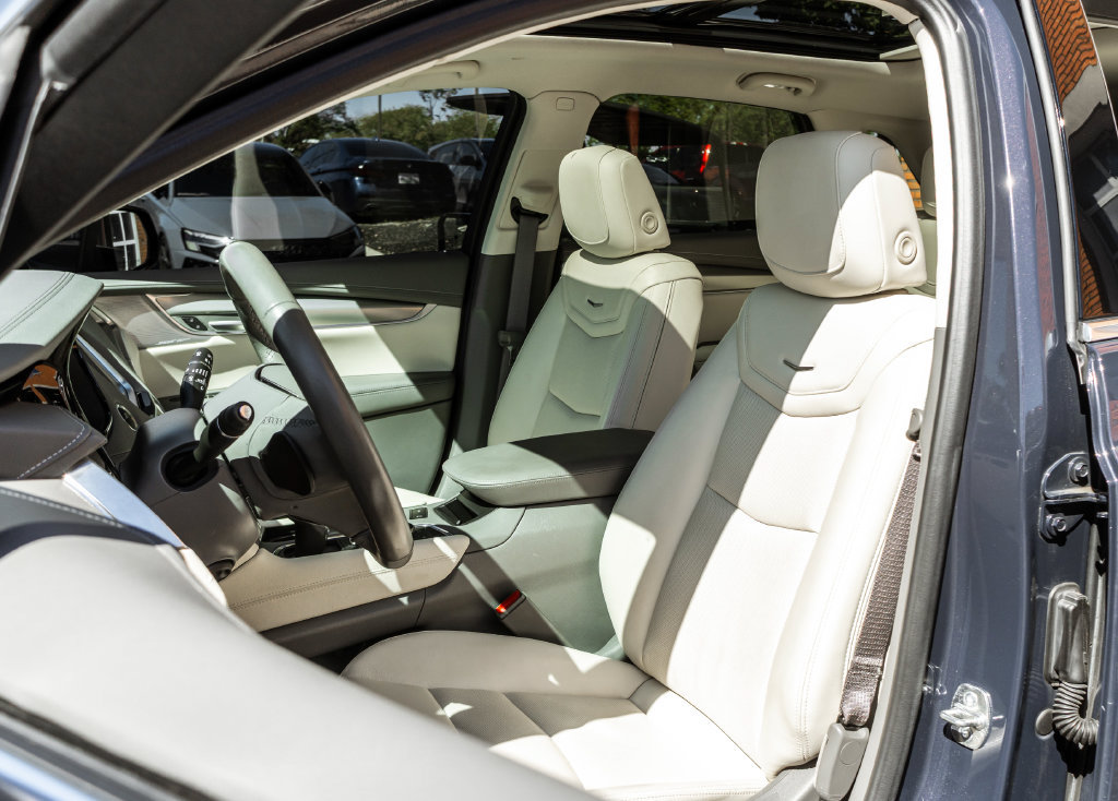 Used 2024 Cadillac XT5 Premium Luxury w/ LPO, Floor Liner Package AWD/4WD image 7