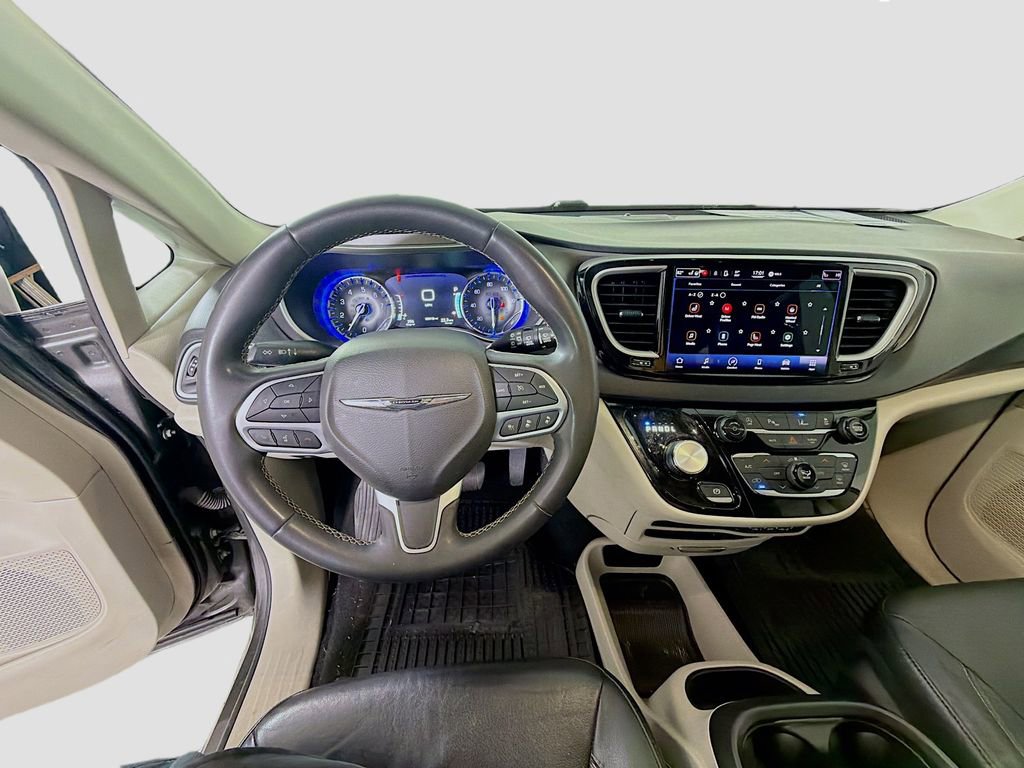 Used 2022 Chrysler Pacifica Touring-L image 23
