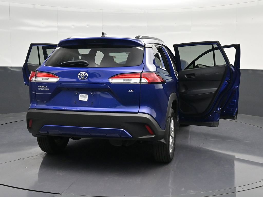 Used 2025 Toyota Corolla Cross LE image 38