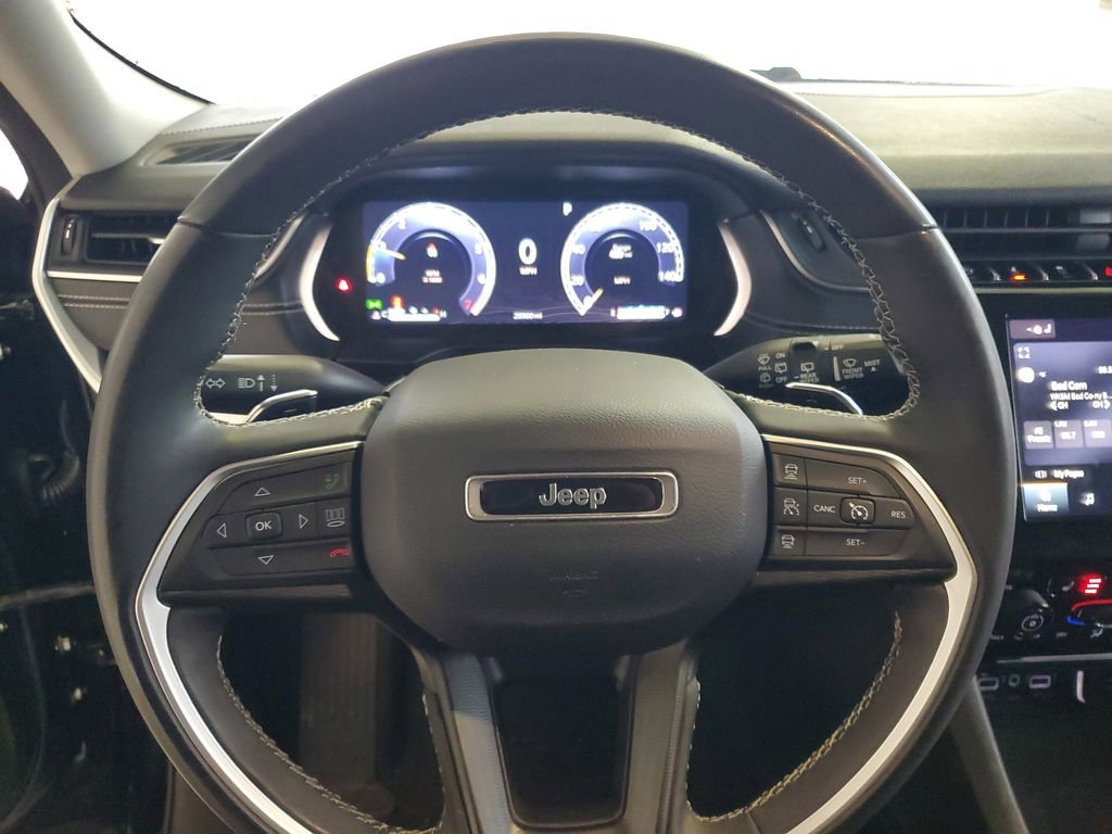 Used 2023 Jeep Grand Cherokee Laredo w/ Luxury Tech Group I image 11