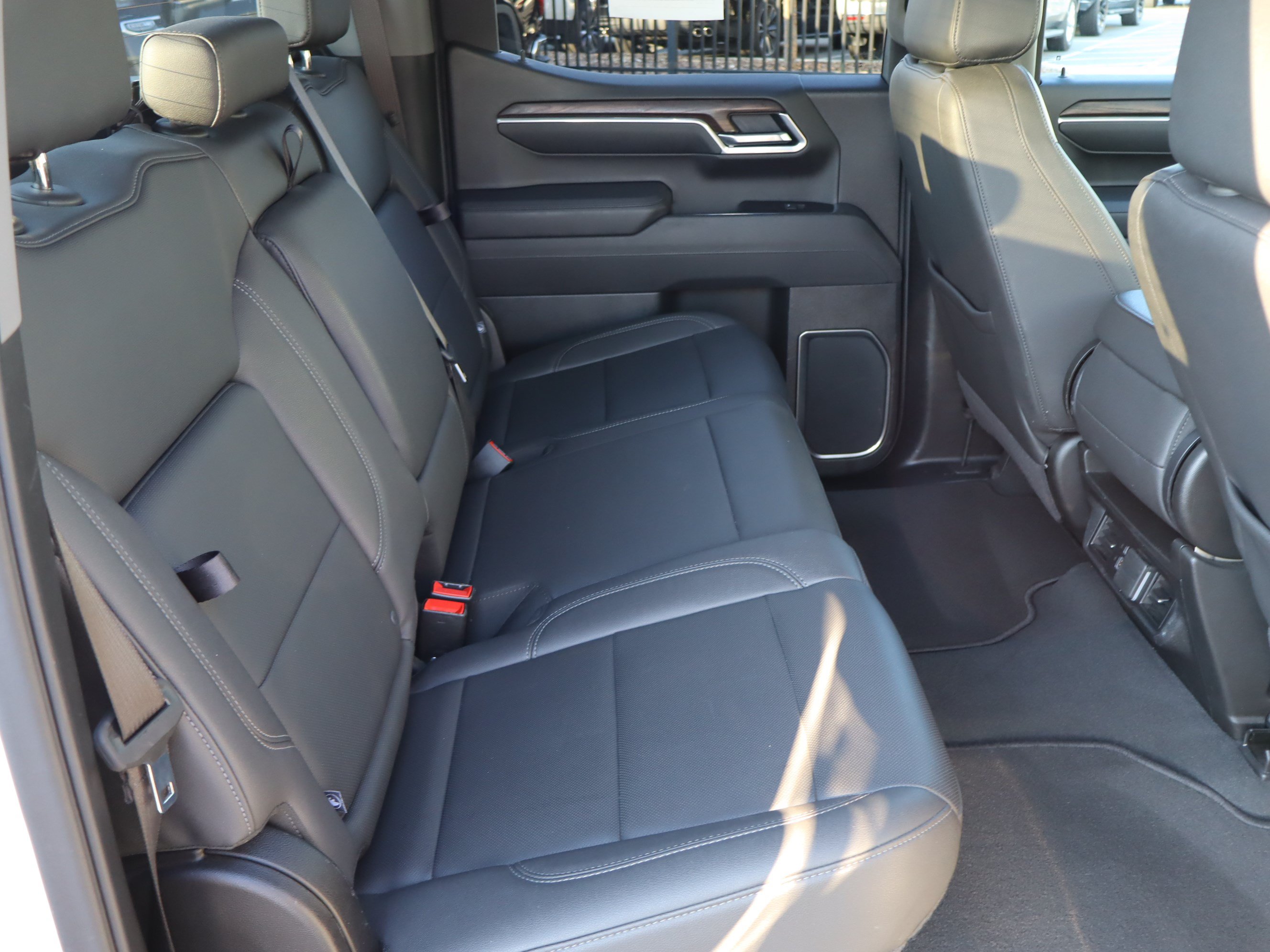 Used 2025 GMC Sierra 1500 SLT AWD/4WD image 33