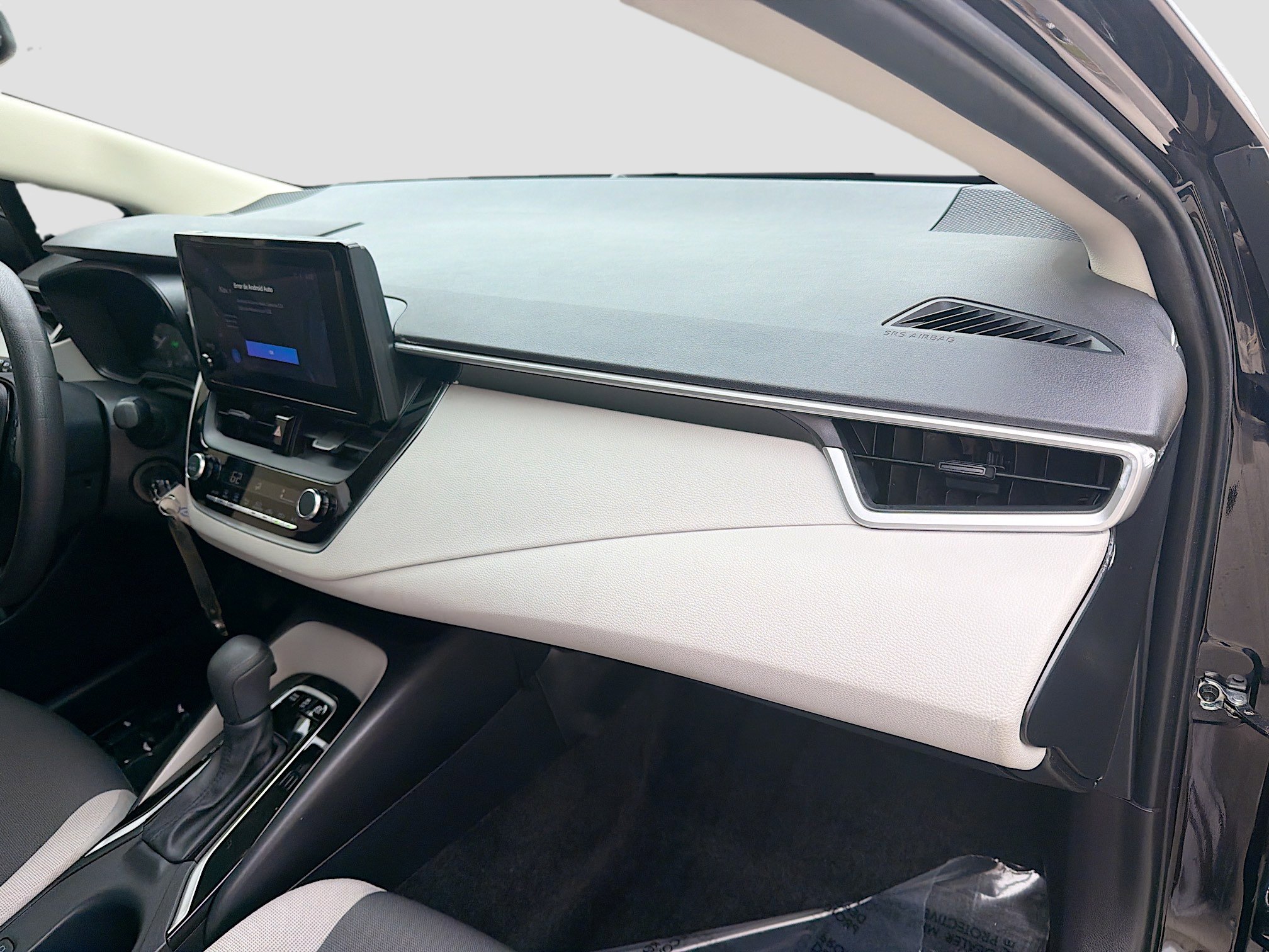 Used 2024 Toyota Corolla LE image 31