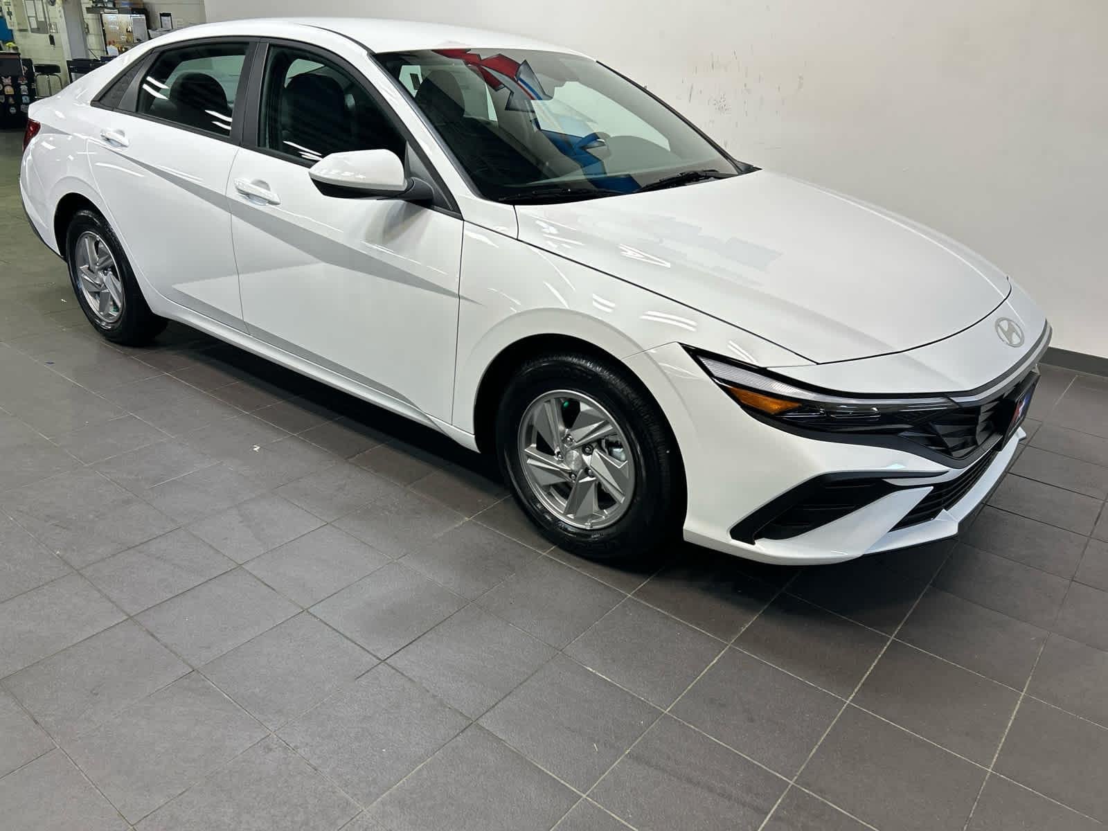 New 2026 Hyundai Elantra SE FWD image 2