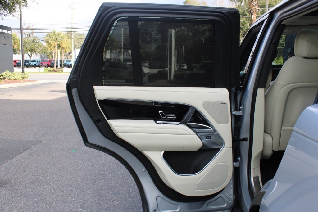 Used 2023 Land Rover Range Rover SE image 38