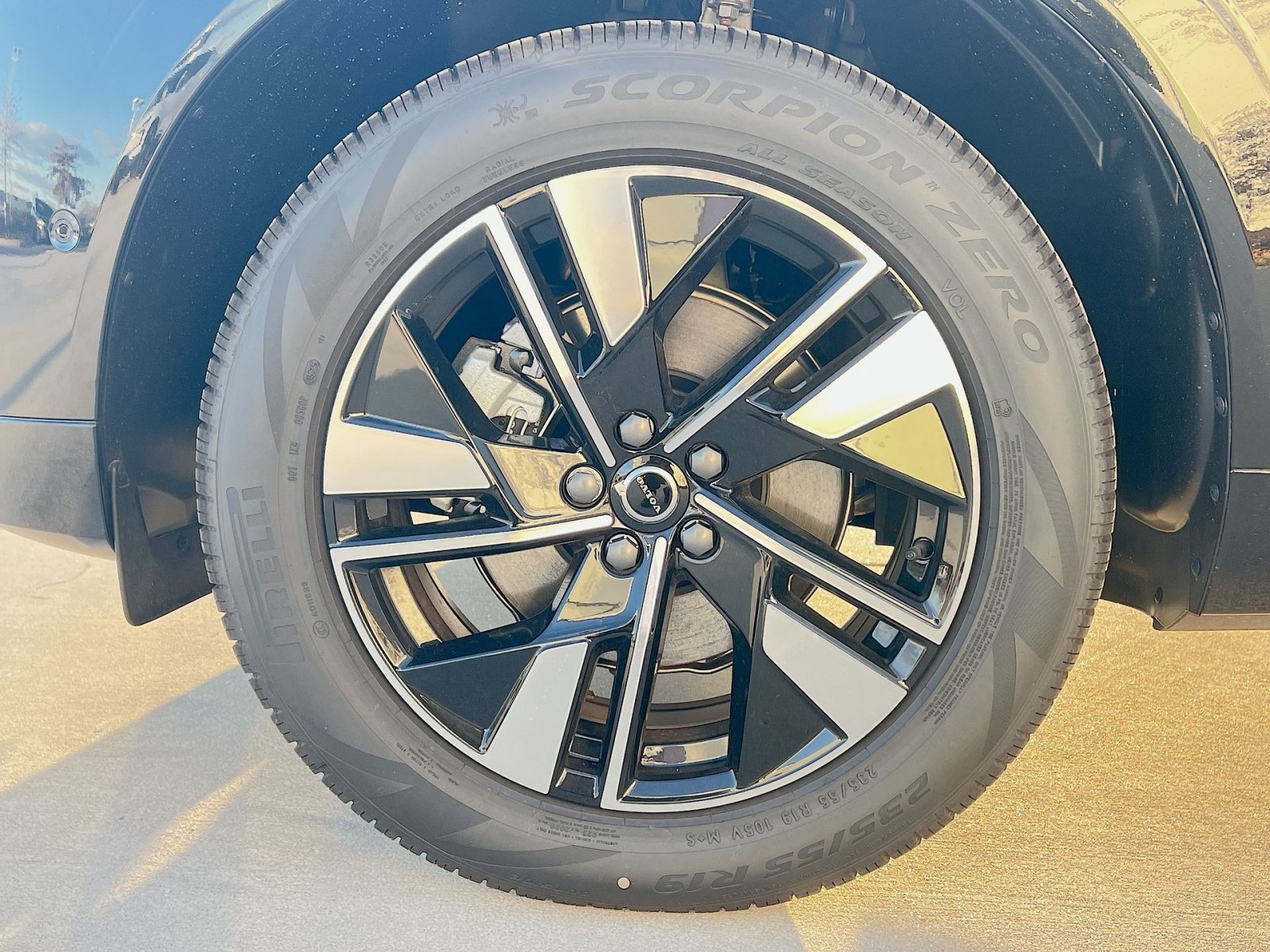 New 2026 Volvo XC60 B5 Plus w/ Protection Package Premier AWD/4WD image 20