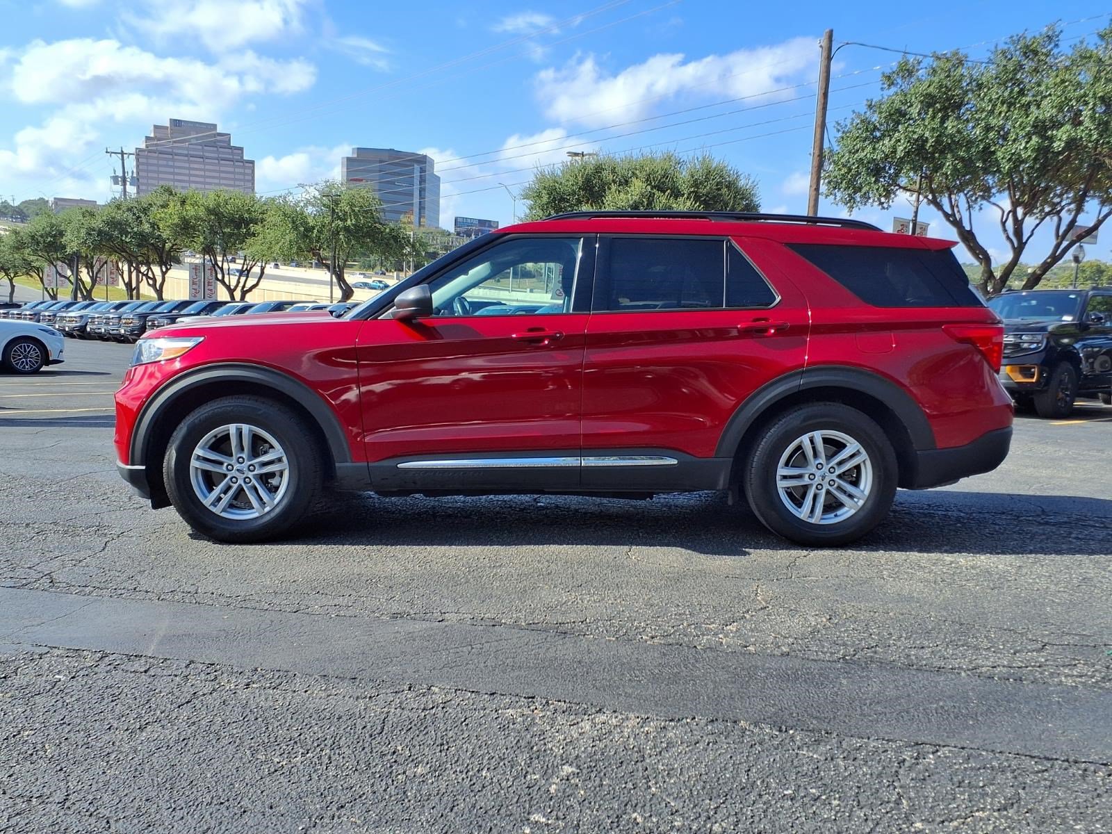 Certified 2024 Ford Explorer XLT RWD image 9