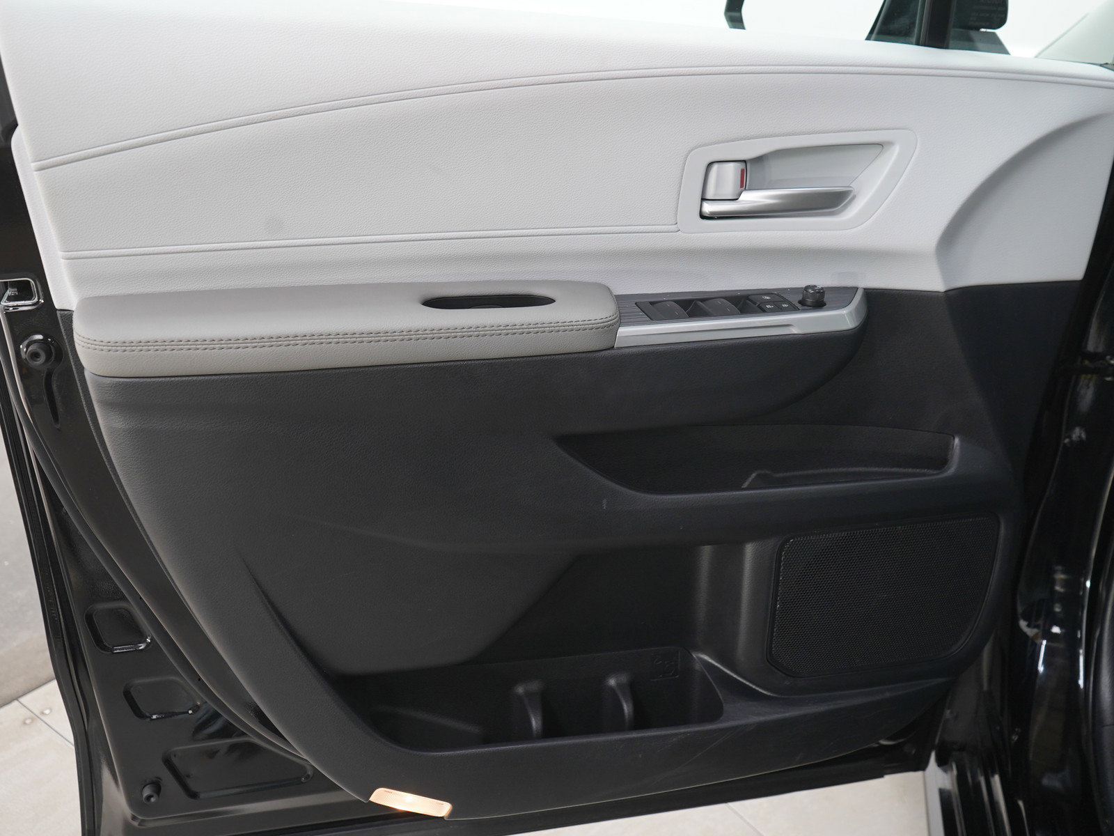 Used 2025 Toyota Sienna XLE w/ XLE Plus Package AWD/4WD image 22