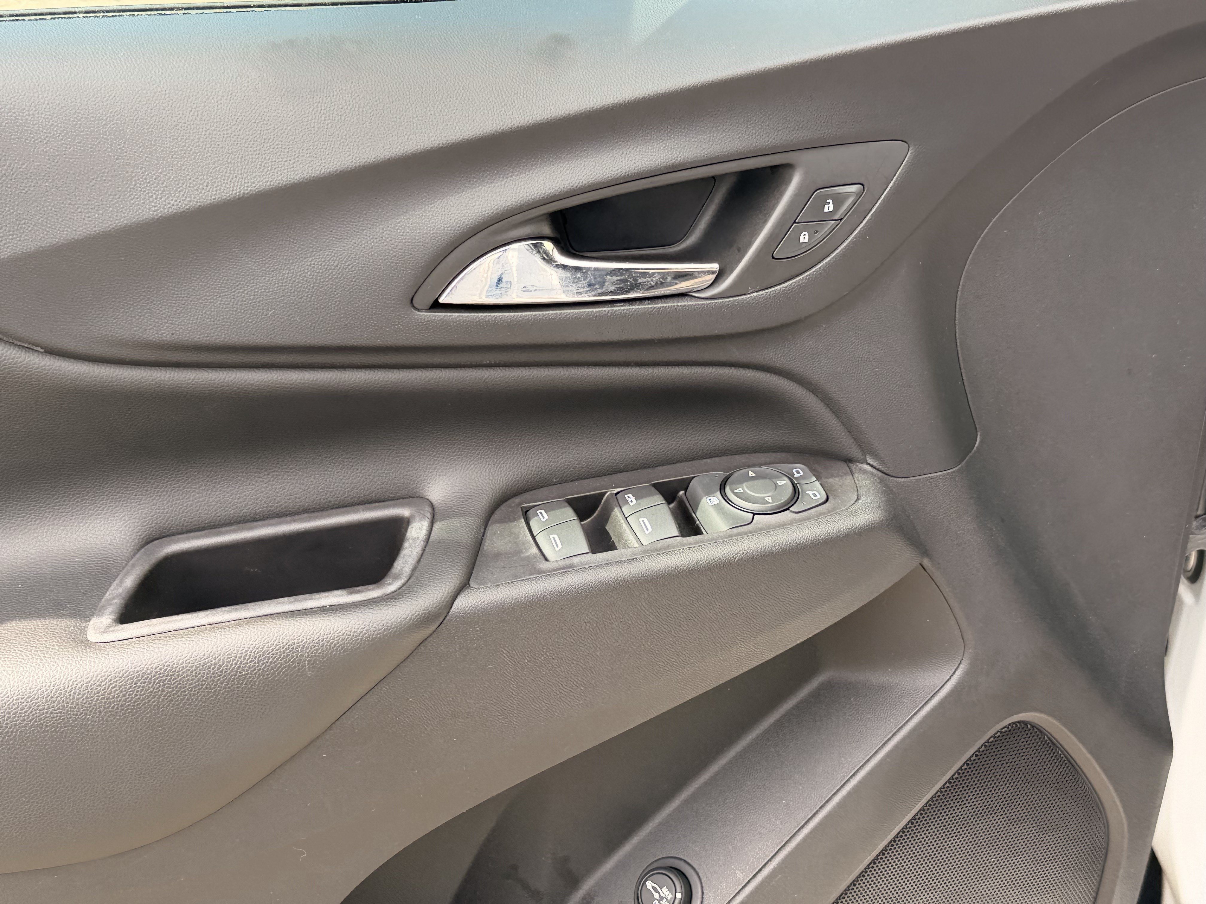 Used 2019 Chevrolet Equinox LT FWD image 11